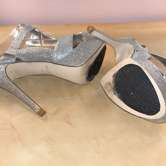 ALDO Silver T-Strap High Heel. Platform toe. Size 7. Glitter and sparkly! - Picture 3 of 4